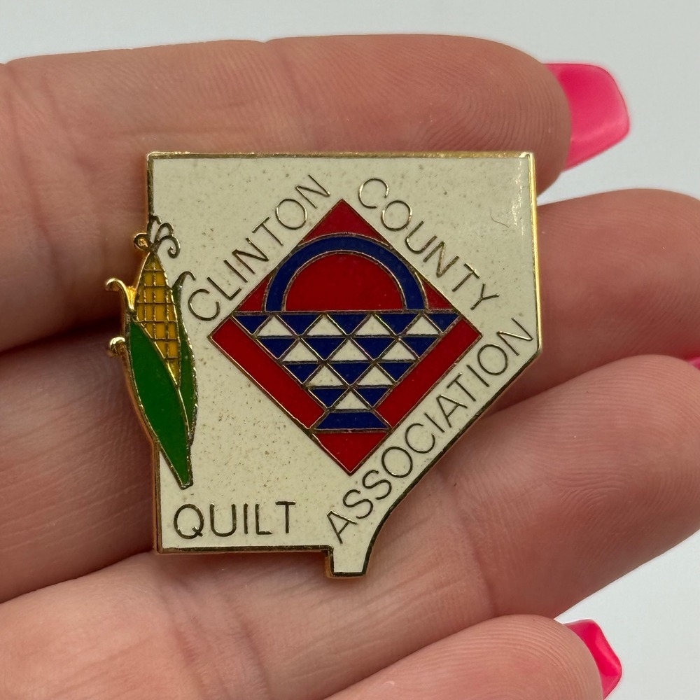 ✨Vintage‎ Clinton County Quilt Association Pin Corn Basket Lapel Brooch